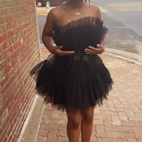 black dress - Picture 2 of 2